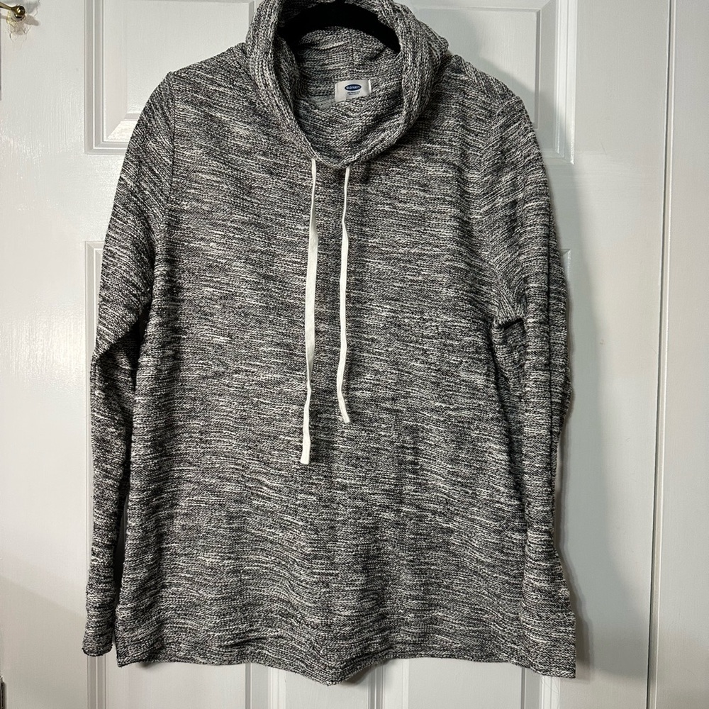 Old Navy Black and White Turtleneck Sweater